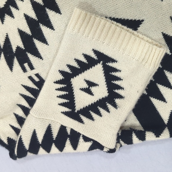 36 Point 5 Women's Size Medium Quarter Sleeve Cardigan Tribal Print - Picture 8 of 9